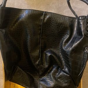 Simply Vera Vera Wang black purée with wallet attachment